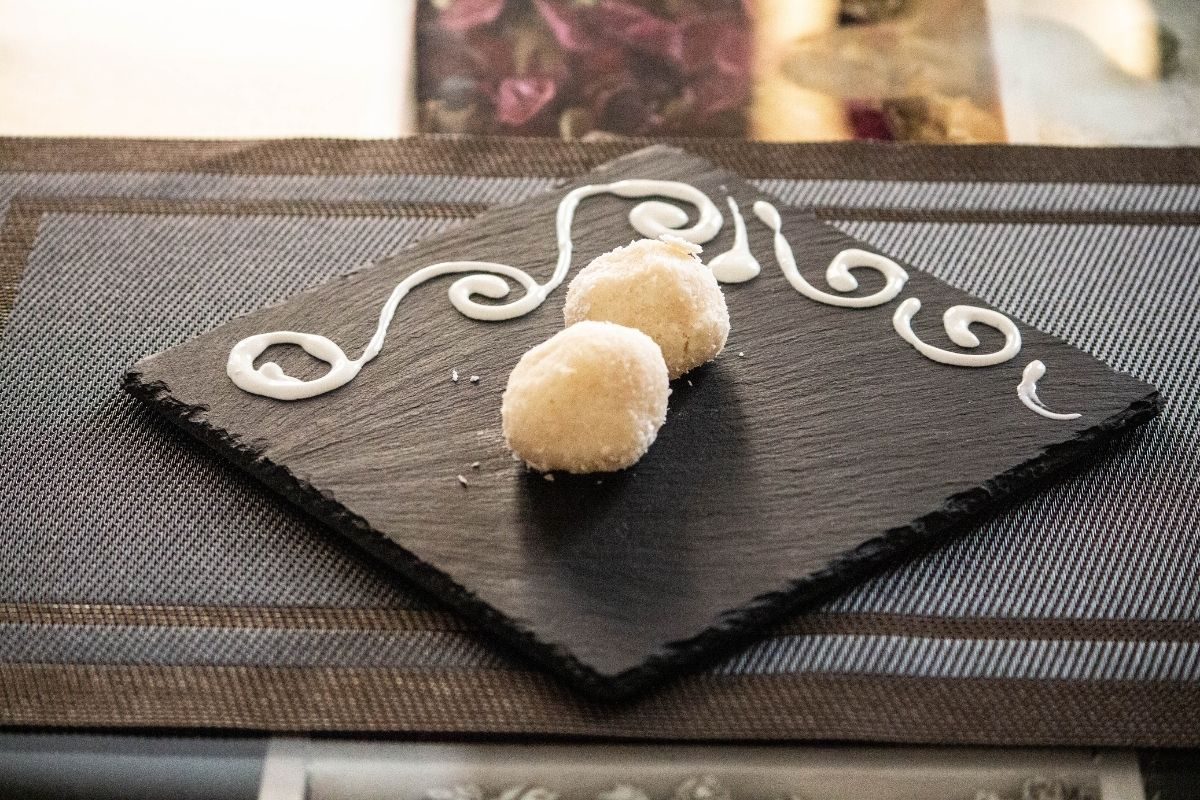cocconut laddoo